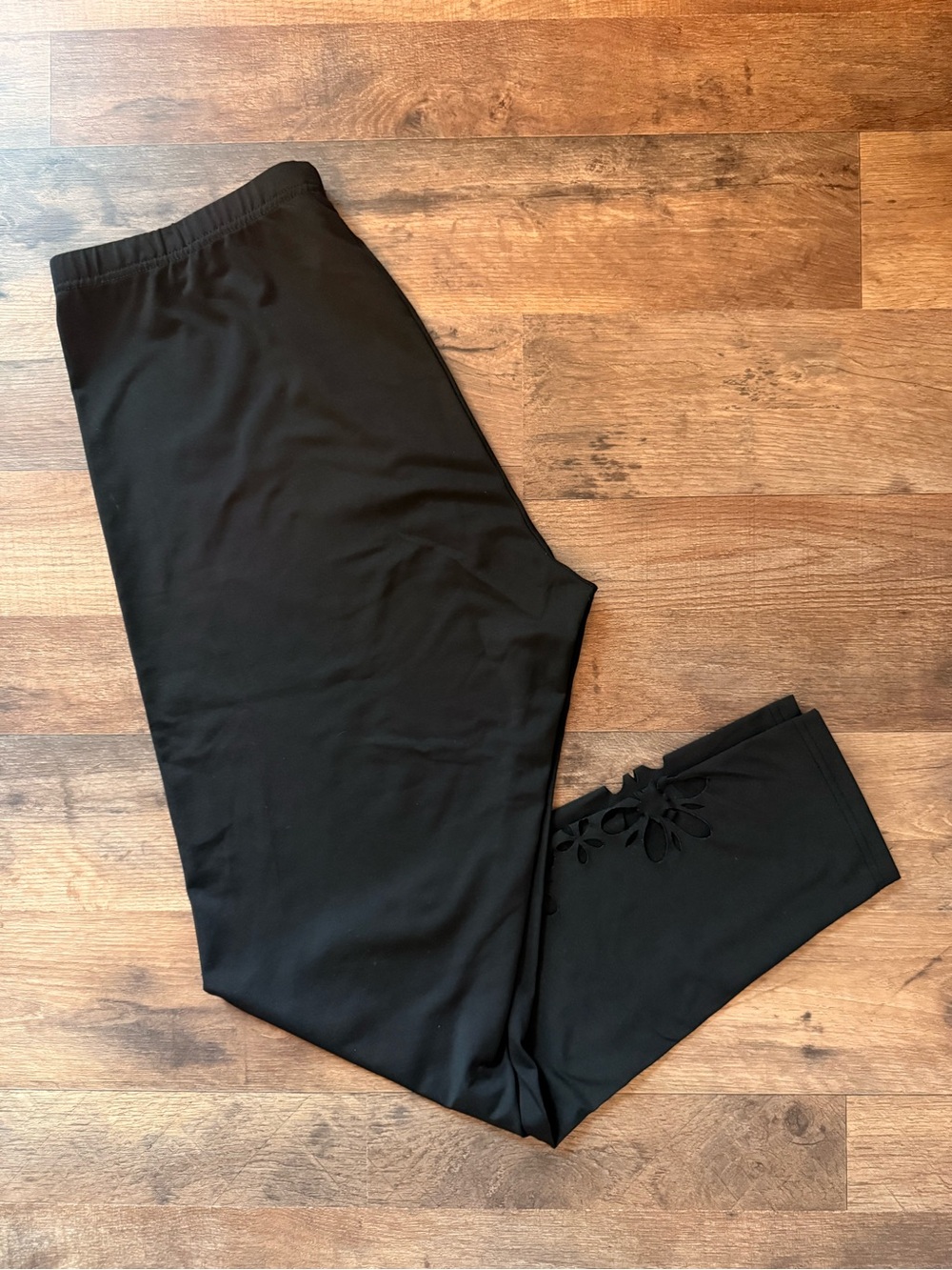 SHEIN Black Floral Cutout Leggings